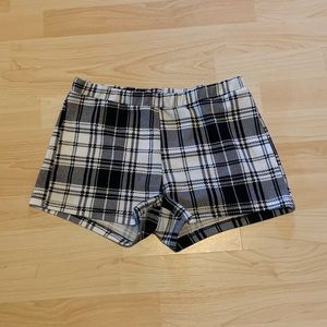 Black and White high waisted checkered cute summer shorts! 2.5 inch size M(6)